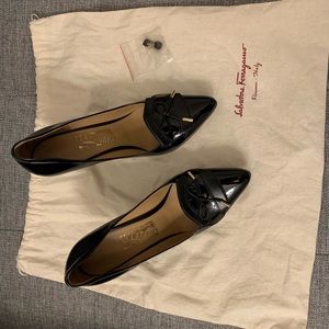 EUC Ferragamo patent leather pumps